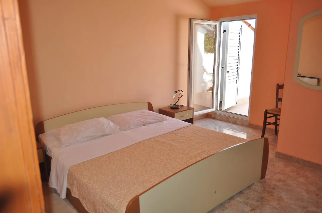 Tri Srca Apartments & Rooms Funtana