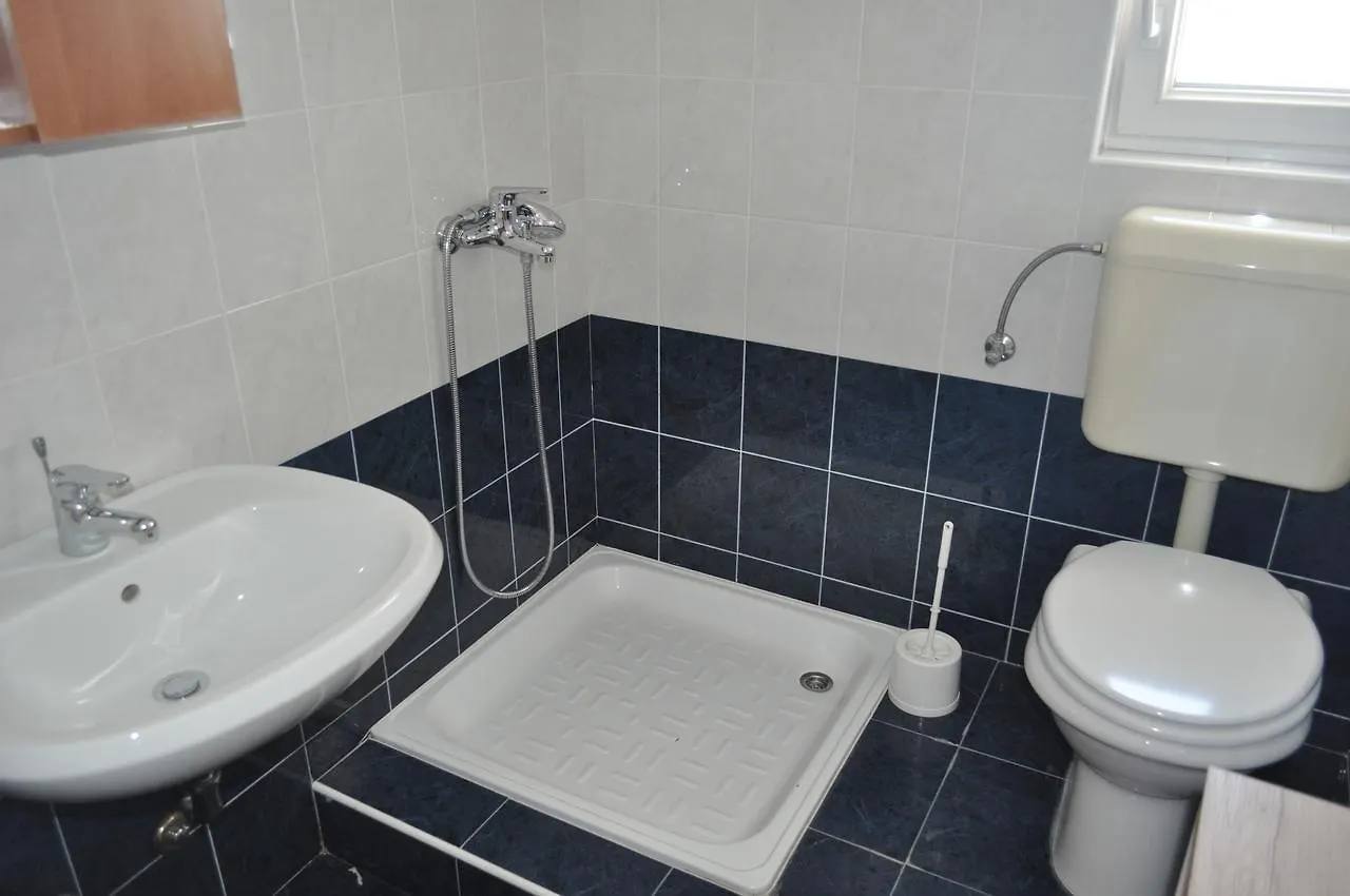 *** Bed & Breakfast Tri Srca Apartments & Rooms Funtana Kroatien