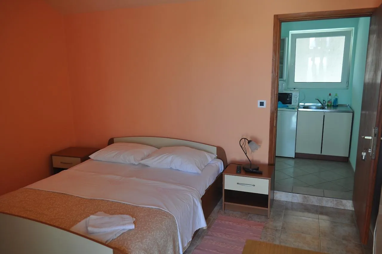 Tri Srca Apartments & Rooms Funtana 3*,