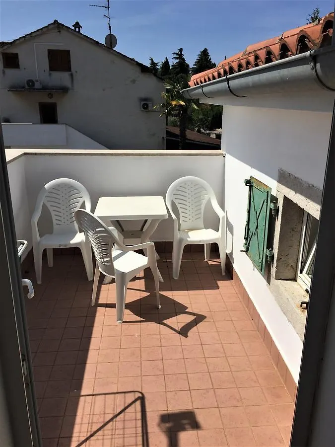Tri Srca Apartments & Rooms Funtana Bed & Breakfast
